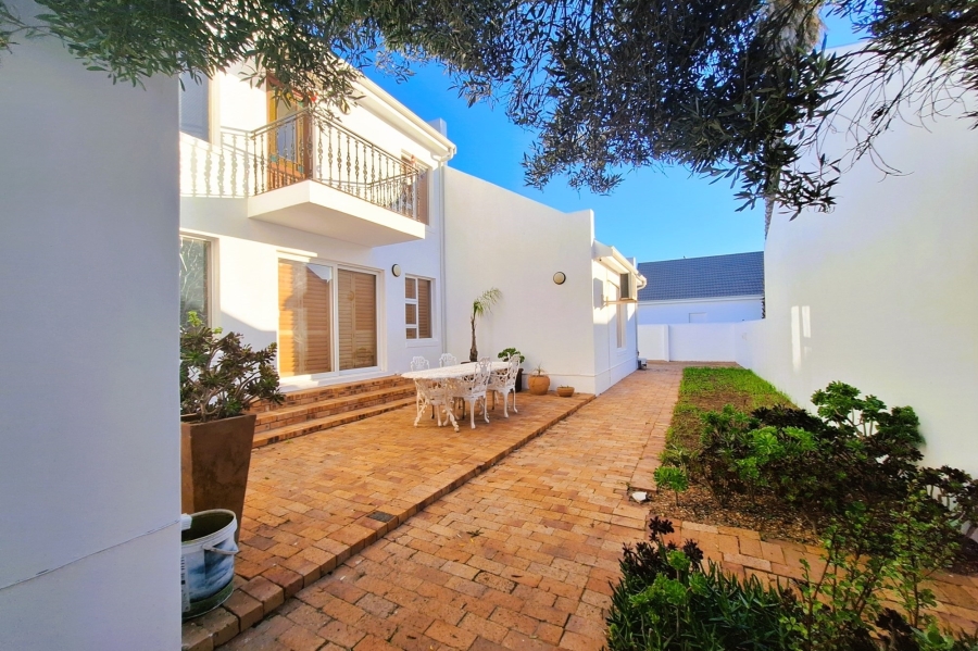 5 Bedroom Property for Sale in Golden Mile Western Cape
